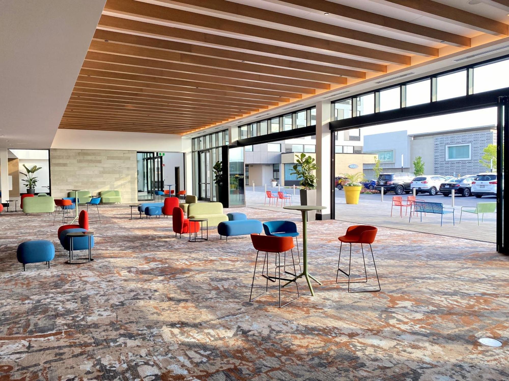 Sheraton Laval Hotel Exterior foto